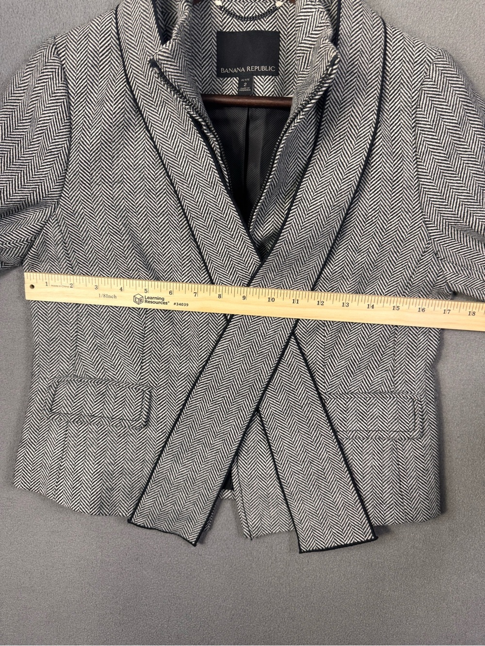 Banana Republic Neck Tie Herringbone Wool Blend Jacket, Gray, Size 2 - Picture 11 of 16